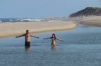Brincando com a afilhada em piscina natural na praia de Marconi Beach, em Cape Cod, litoral sul de Massachusetts, nos Estados Unidos